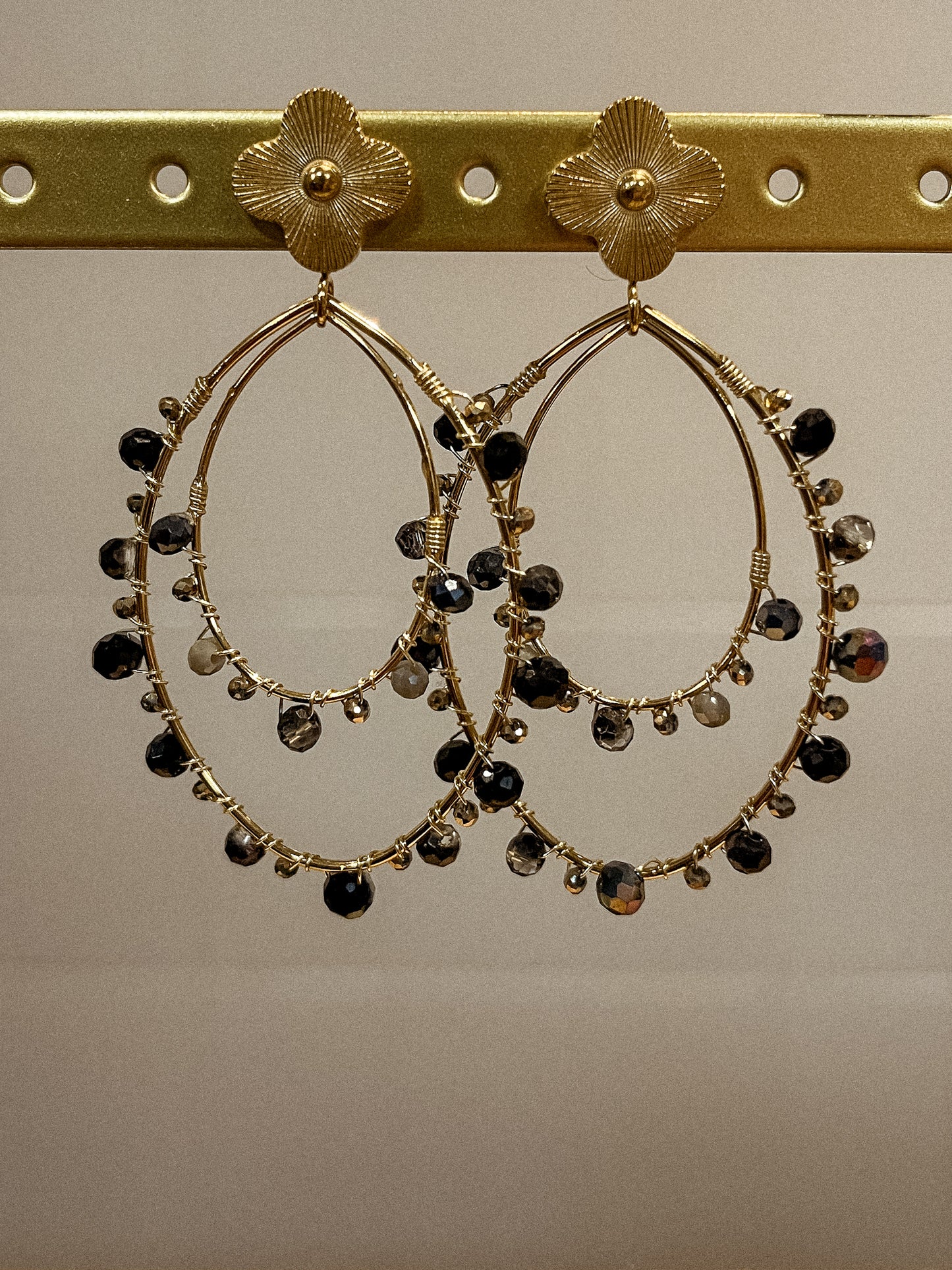 BLACK CLOVER OORBELLEN - GOUD